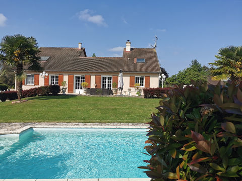   Belle maison familiale avec d�pendance, piscine et grand terrain Maison - 8 pi�ce(s) - 170 m�