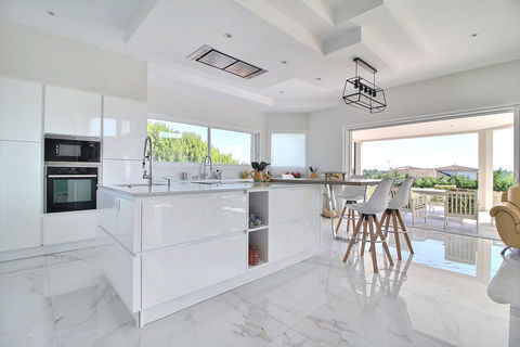   Villa Contemporaine Maison - 6 pi�ce(s) - 238 m�