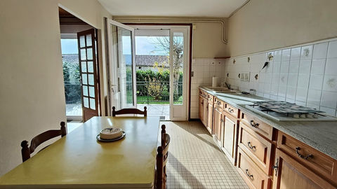   Saint-Ciers-sur-Gironde (33820)   Ensemble Immobilier � Fort Potentiel Maison - 6 pi�ce(s) - 139000 m�