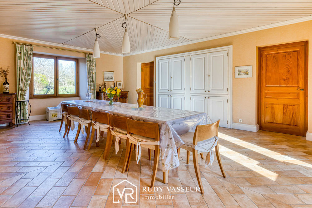 � vendre  Propri�t�/ch�teau Servas (01960)