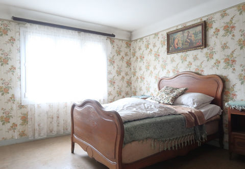   KOENIGSMACKER, PROCHE CENTRALE DE CATTENOM IDEAL POUR DE LA COLOCATION, MAISON DE 123 M2 A RENOVER AVEC 2 GARA Maison - 8 pi�ce(s) - 123 m�