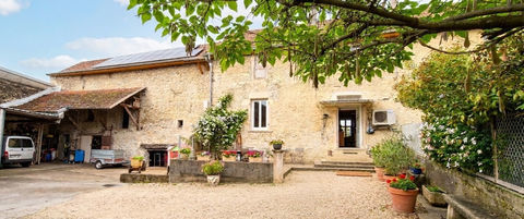   MAISON EN PIERRES DE CARACT�RE AU C�UR DU VILLAGE DE TREPT Maison - 7 pi�ce(s) - 151 m�