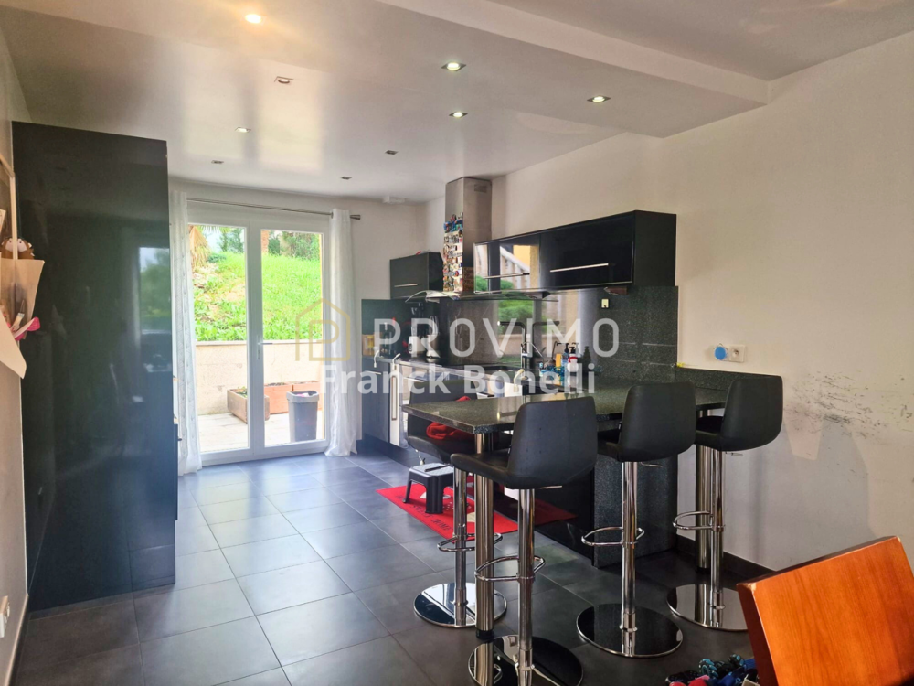 � vendre  Maison P�ron (01630)