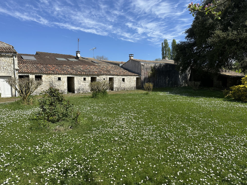 � vendre  Maison Saint-Romain-de-Benet (17600)