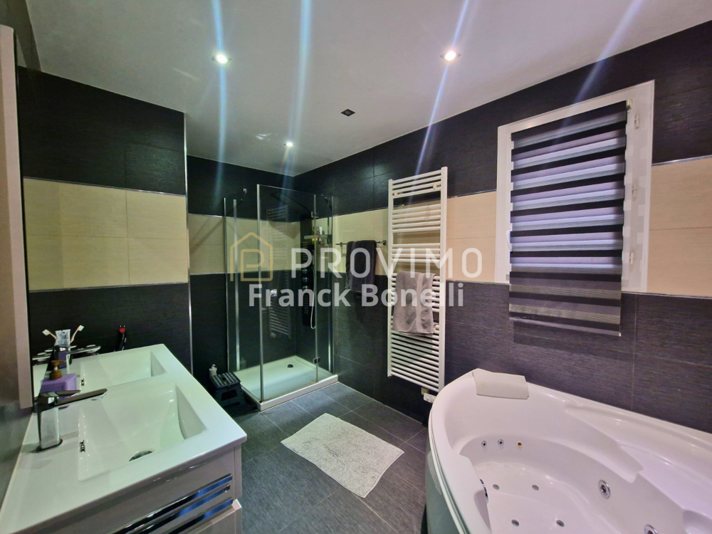 � vendre  Maison P�ron (01630)