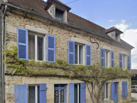   Une maison familiale au charme authentique au c�ur de Montillot Maison - 6 pi�ce(s) - 136 m�