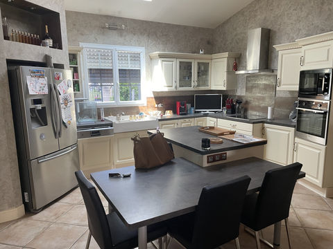   LE SEURE MAISON DE 184 M2 3 CHAMBRES TERRAIN NON ATTENANT DE 500 M2 Maison - 7 pi�ce(s) - 184 m�