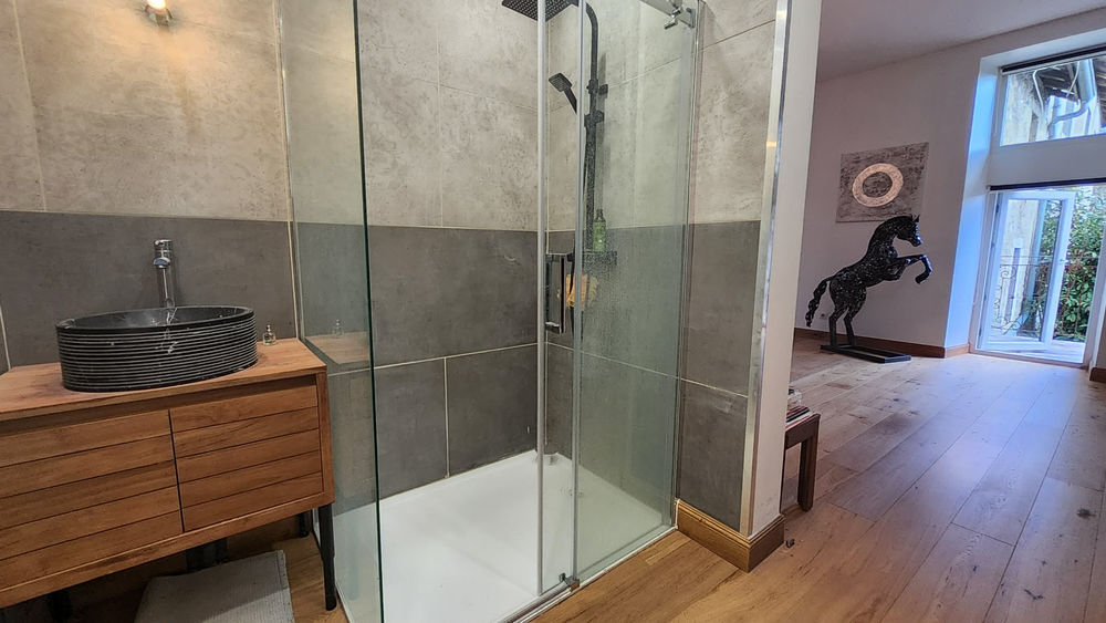 � vendre  Maison Valserh�ne (01200)