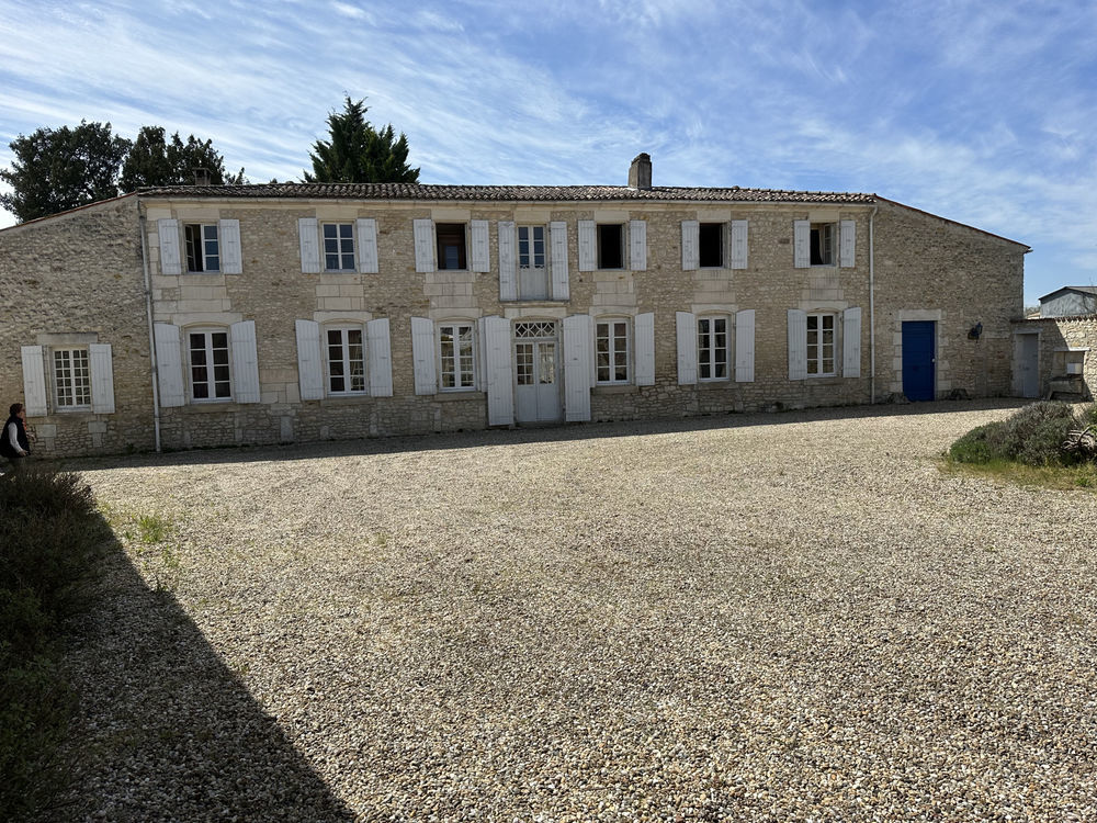� vendre  Maison Saint-Romain-de-Benet (17600)
