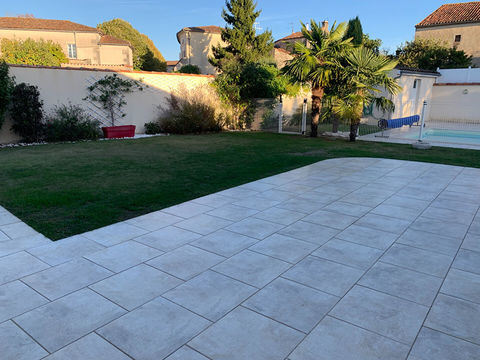   Sigogne- 5 km de Jarnac maison de plain-pied avec piscine. Maison - 5 pi�ce(s) - 162 m�