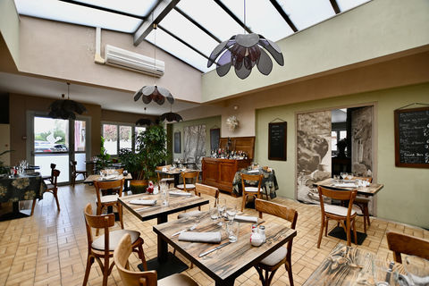 Murs et fonds de commerce d'un Hotel-Restaurant-Bar entre V&eacute;zelay et Avallon. 440000 89200 Avallon