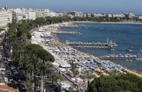 CANNES CENTRE BANANE &Agrave; 200 M DE LA CROISETTE RESTAURANT 200 M2 120 COUVERTS 448000 06400 Cannes