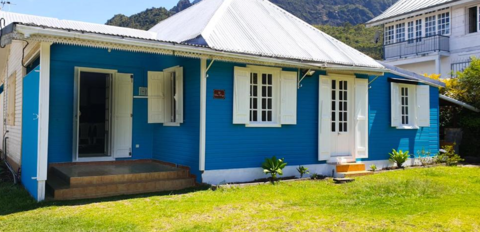   � VENDRE   ENSEMBLE IMMOBILIER   2 LOGEMENTS + STUDIO   TERRAIN 690 m2   CILAOS Maison - 2 pi�ce(s) - 150 m�