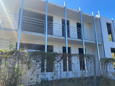 Location de Bureau ? 98,40 m2 à L'Étang-Salé ZONE DES SABLES 1980 97427 L etang sale