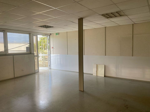 Bureaux de 200 m2, ZAC2000 le port 4500 97420 Le port