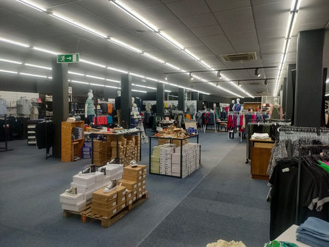 Vente d'un spacieux b&acirc;timent commercial compos&eacute; de 4 niveaux ! 274000 87200 St junien