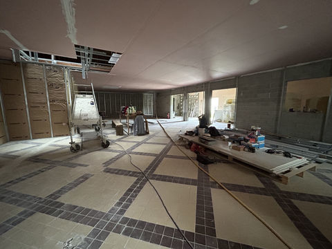 LOCAL 216m2 LE PALAIS SUR VIENNE 241920 87410 Le palais sur vienne