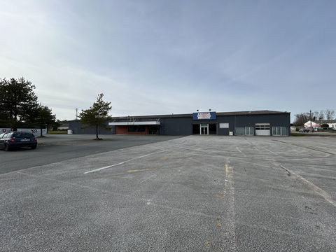 La Souterraine : Local 500 m2 dans ensemble commercial 2265 23300 La souterraine