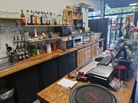 Tr&egrave;s bel emplacement pour ce Salon de Th&eacute; ! 43840 87000 Limoges