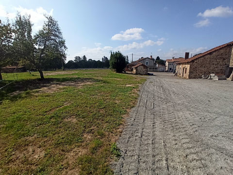 GRANGE R&Eacute;NOV&Eacute;E (R&Eacute;CEPTIONS, ACRTIVIT&Eacute;S, STOCKAGE 98640 16500 Confolens