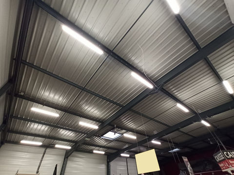 LOCATION 750m2 COMMERCE ZONE NORD 4300 87280 Limoges