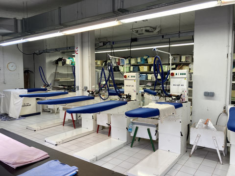 Beau et vaste local commercial sur axe circulant de LIMOGES &agrave; la VENTE ! 109600 87000 Limoges