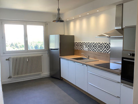   BASSENS, Vaste T3 r�nov� avec go�t Appartement - 3 pi�ce(s) - 72 m�