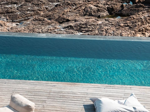 HOTEL RESTAURANT PIEDS DANS L'EAU - CORSE DU SUD 8300000 20000 Ajaccio