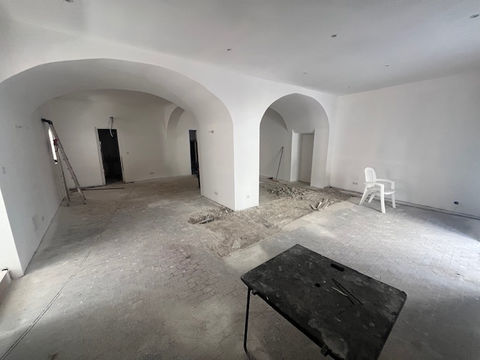 MURS COMMERCIAUX 180000 20110 Propriano