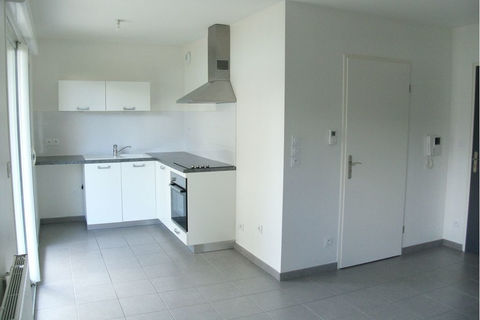   2 PIECES EN DUPLEX - SAINT-DENIS-EN-VAL Appartement - 2 pi�ce(s) - 39 m�