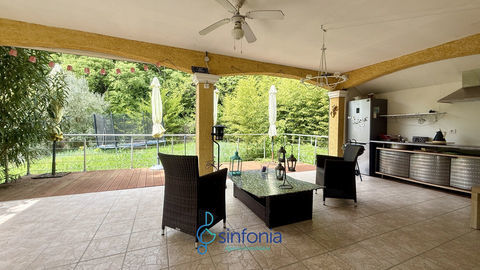   Arpaillargues � � seulement 3 km d'Uz�s Maison - 5 pi�ce(s) - 154 m�