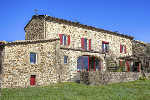   Mas T7 avec Piscine, Gite, Terrain Maison - 7 pi�ce(s) - 189 m�