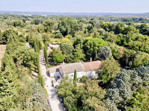   Mas de 400m2 en 3 grands logements, d�pendances sur 7000m2 Propri�t�/ch�teau - 13 pi�ce(s) - 400 m�