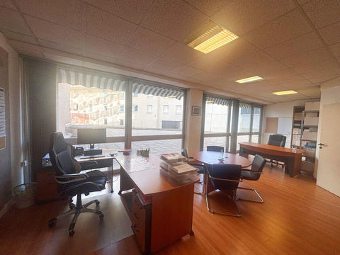 Bureau lumineux avec vitrine XXL sur axe ultra passant - visibilit&eacute; garantie ! 160000 30900 Nimes