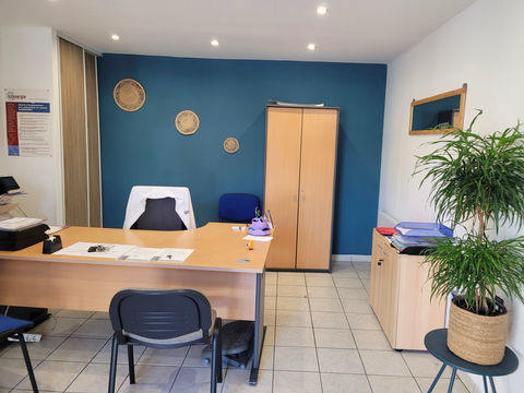 RARE LOCAL COMMERCIAL UZES 128400 30700 Uzes