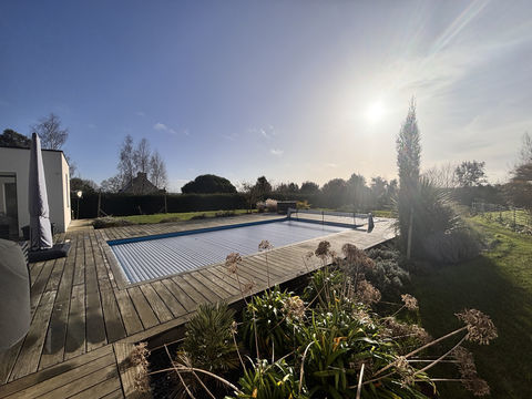   A VENDRE SOQUET IMMOBILIER - MAISON FAMILIALE PLAIN PIED  AVEC PISCINE Maison - 7 pi�ce(s) - 180 m�