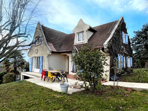   MAISON T7 AVEC PARC ARBORE ET PISCINE Maison - 7 pi�ce(s) - 163 m�