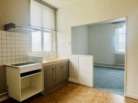   BEL APPARTEMENT SPACIEUX AU 1ER �TAGE : T3 - CENTRE VILLE Appartement - 3 pi�ce(s) - 63 m�