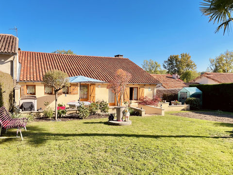   JOLIE MAISON DE VILLAGE ENTI�REMENT R�NOV�E EN PIERRE APPARENTES AVEC JARDIN Maison - 4 pi�ce(s) - 135 m�