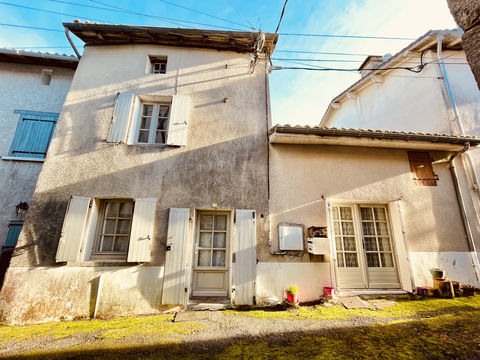   DANS UN JOLI VILLAGE, MAISON � RAFRAICHIR AVEC JARDIN ET GARAGE S�PAR�S Maison - 4 pi�ce(s) - 81 m�