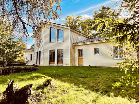   EN CAMPAGNE, MAISON CONTEMPORAINE AVEC GARAGE, PETIT ETANG ET TERRAIN ATTENANTS SUR 1HA 25 ENV. Maison - 5 pi�ce(s) - 157 m�