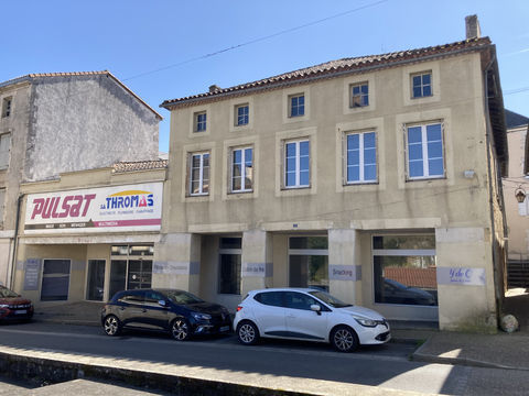 CENTRE VILLE, IMMEUBLE COMMERCIAL ET HABITATION 1473 16500 Confolens