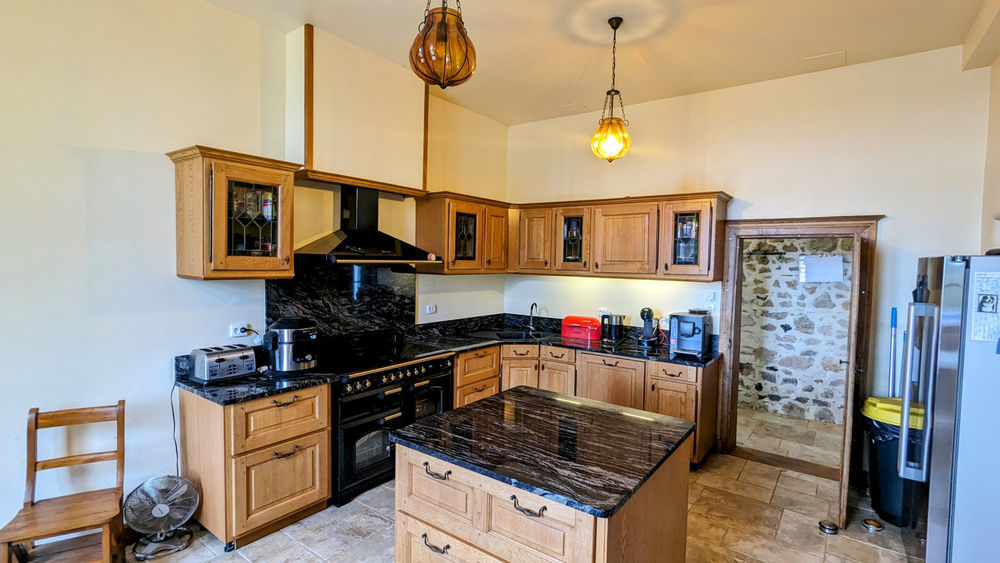 � vendre  Propri�t�/ch�teau Lesterps (16420)