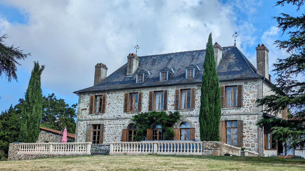 � vendre  Propri�t�/ch�teau Lesterps (16420)