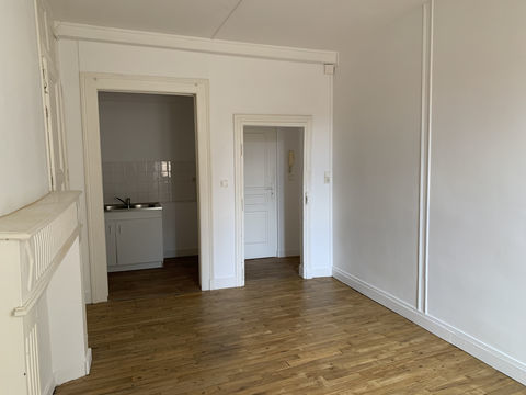   Confolens (16),  APPT 4 : 35.61 m2 envT 1 , 1 chambre. Appartement - 2 pi�ce(s) - 36 m�