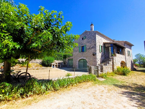   Charmante maison en pierre apparente de 84 m2, au calme sur parcelles de 2615 m2 avec piscine Maison - 5 pi�ce(s) - 84 m�