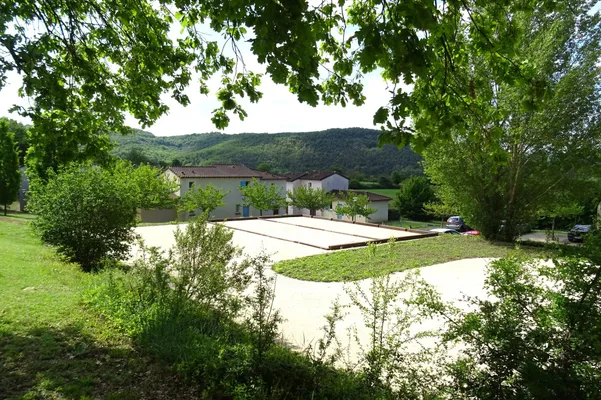   Le Domaine des Cazelles 1 Piscine collective - Alimentation < 1 km - Centre ville < 1 km - Télévision - Terrasse . . . Midi-Pyrénées, Cajarc (46160)