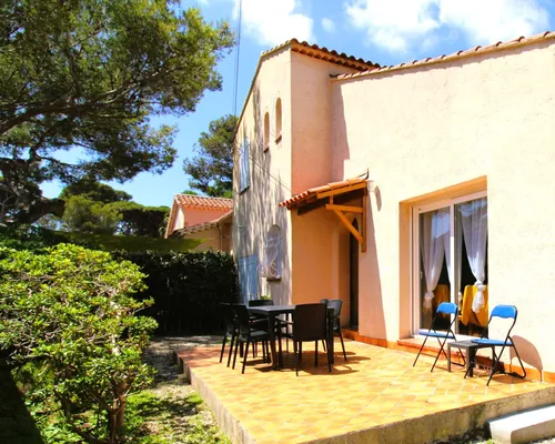   Location villa 3 chambres 6 personnes à 100 mètres de la plage - Hyères Port Télévision - Terrasse - place de parking en extérie Provence-Alpes-Côte d'Azur, Hyères (83400)