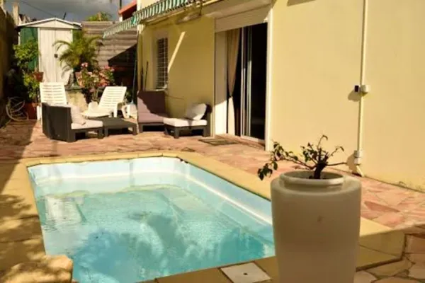   Exceptionnelle villa avec piscine Piscine privée - Télévision - Terrasse - Vue montagne - place de parking en extérieur . . . DOM-TOM, Sainte-Luce (97228)