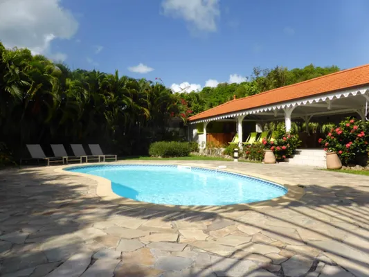   Grande villa avec piscine & jardin Piscine privée - Plage < 1 km - Télévision - Terrasse - place de parking en extérieur . . . DOM-TOM, Sainte-Anne (97227)